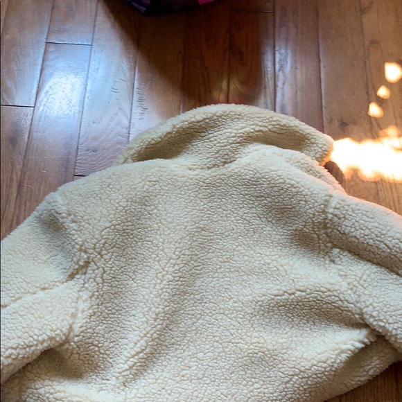 Fashion nova crop Sherpa/teddy jacket - Picture 3 of 3